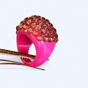 Pink rhinestone Vintage Y2K chunky ring 
Ring is a size 7